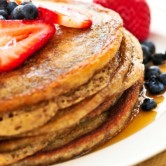 Ετοιμάστε το τέλειο, υγιεινό πρωινό με pancakes ολικής αλέσεως